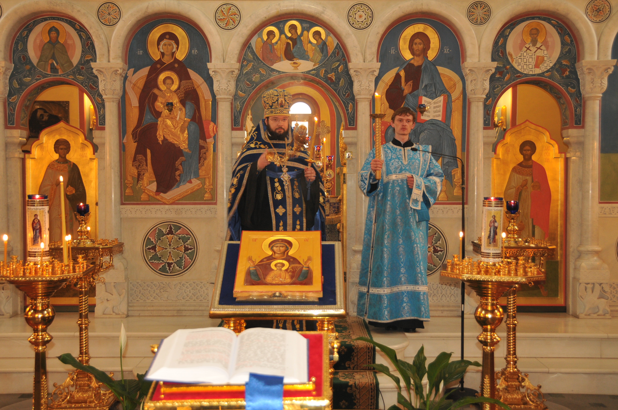 Утреня с акафистом Пресвятой Богородице